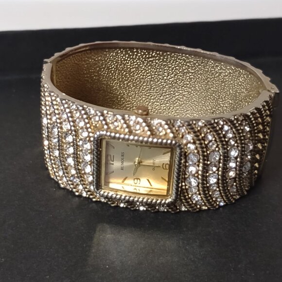 Pretty 6.5 Inch Gold Tone Rumours Watch - Picture 9 of 10